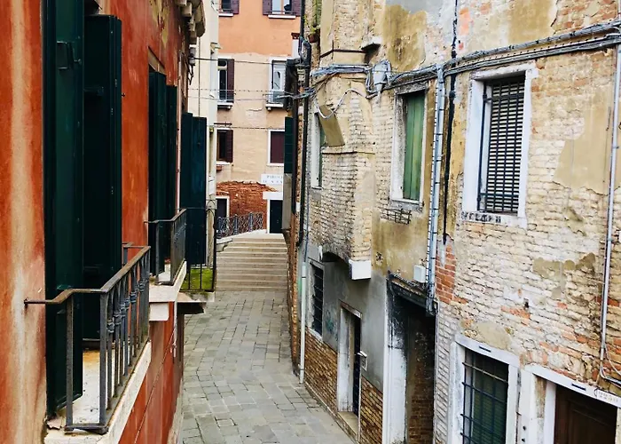 Ca Fede 3* البندقية